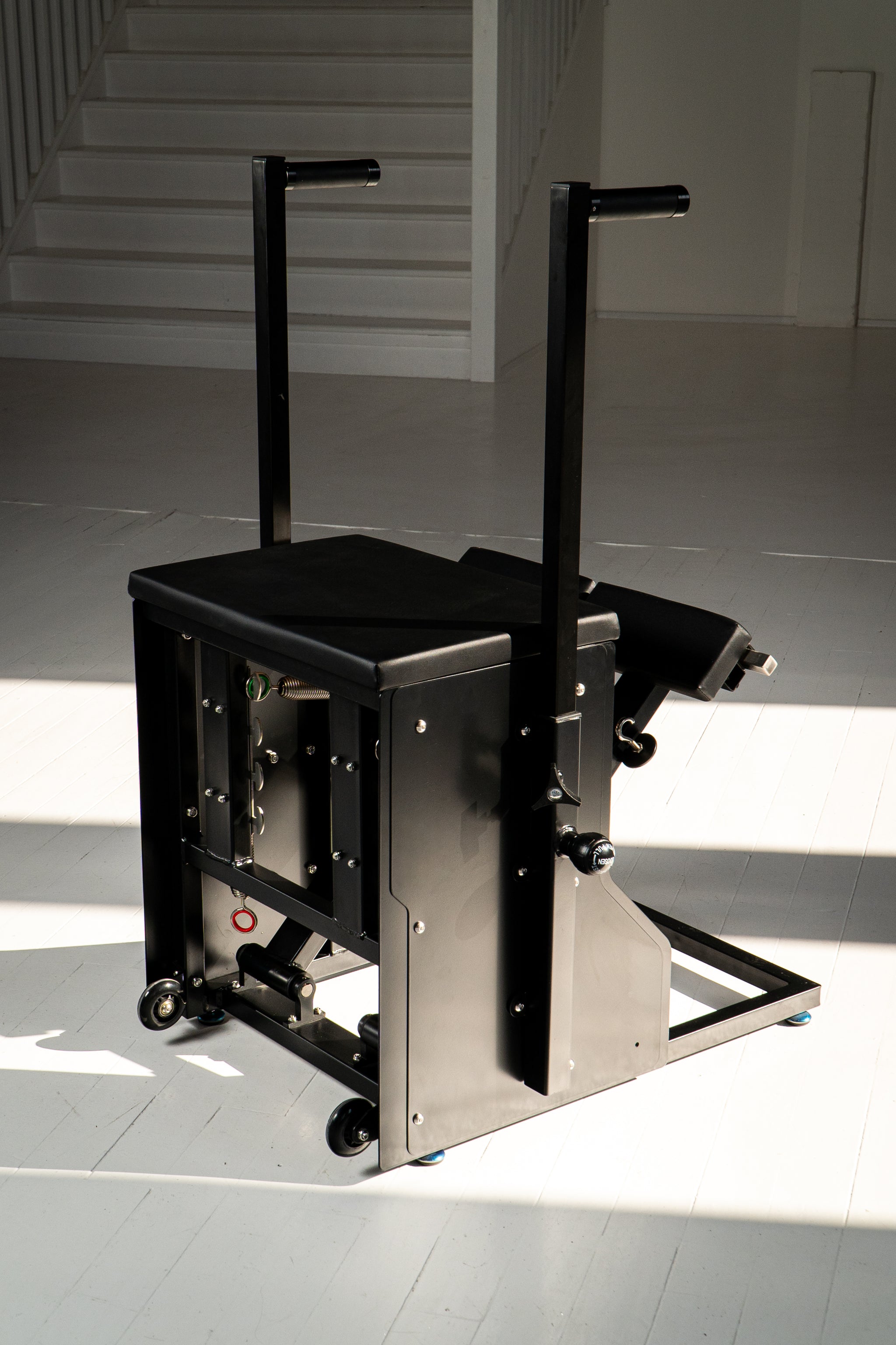 Box Step© Black Edition Chair